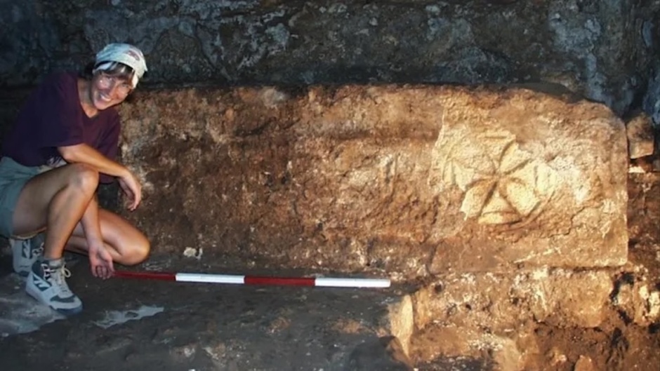 One of the archaeologists from the team that excavated some of the caves in Khirbet Qana / Pen News,