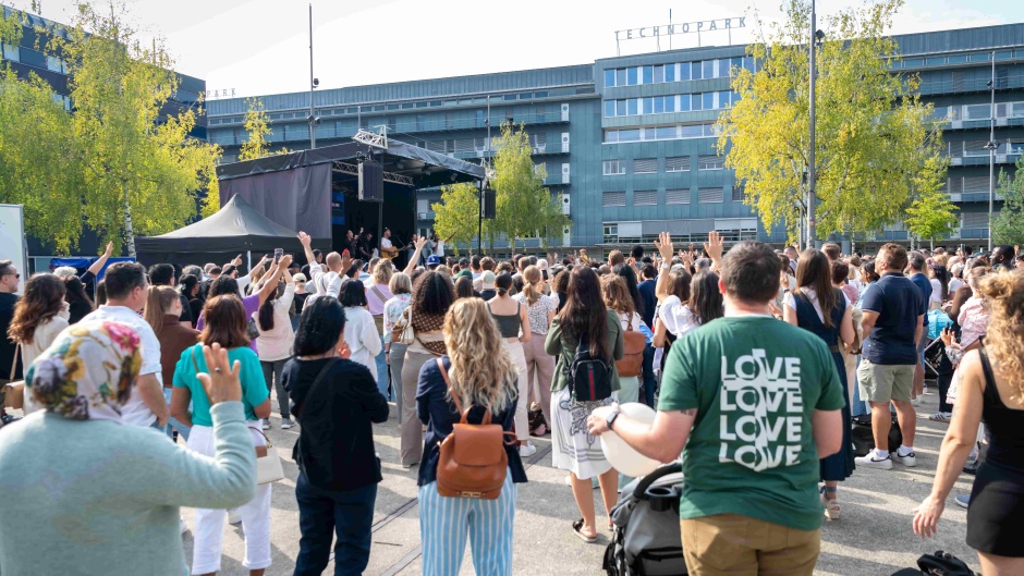 The open-air united church service in Zürich, on 21 September 2025. / Photo: [link]Livenet[/link] via Buchegg Church.,