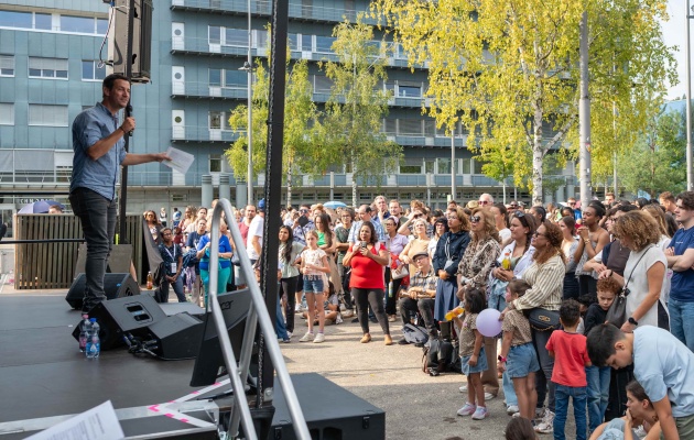 Mais de mil pessoas participaram de um culto ao ar livre que uniu 13 igrejas livres em Zurique. Mais de mil pessoas participaram de um culto ao ar livre que uniu 13 igrejas livres em Zurique.
