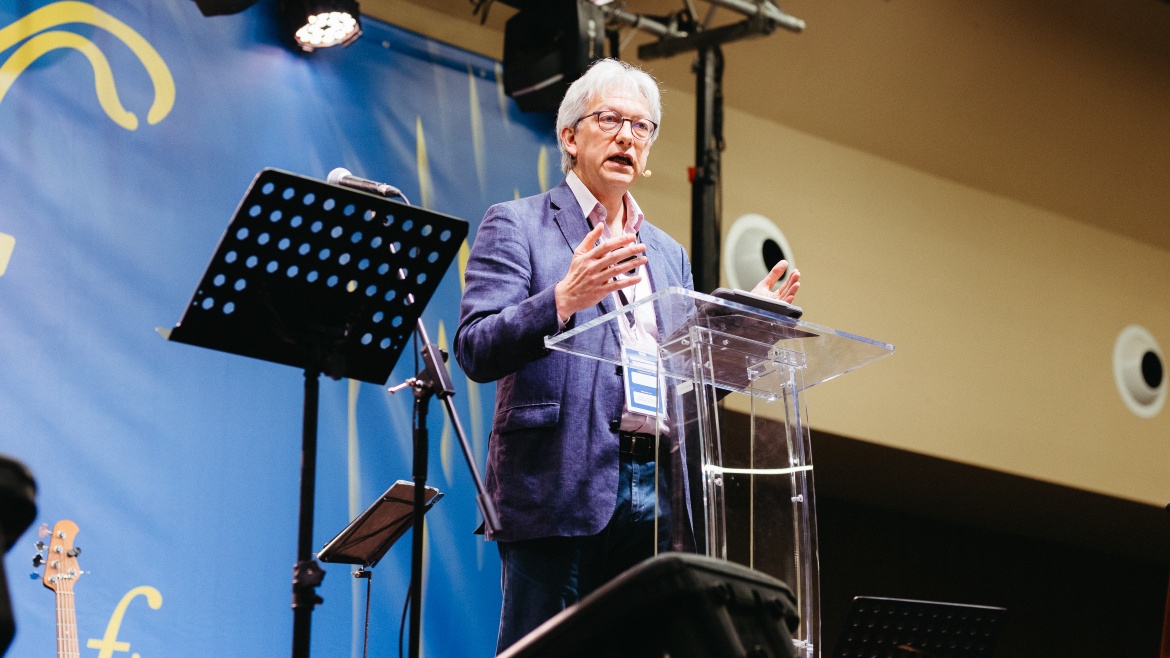 Paul S. Williams, speaking at Forum GBU in Benidorm, 5-8 December 2025. / Photo: <a target="_blank" href="https://gbunidos.es/">Joao Pedro Silva</a>, GBU.,