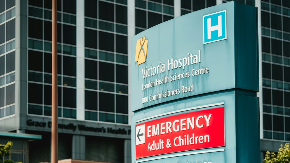 A hospital in London, England. / Photo: <a target="_blank" href="https://unsplash.com/@ledc">LEDC</a>, Unsplash, CC0.,