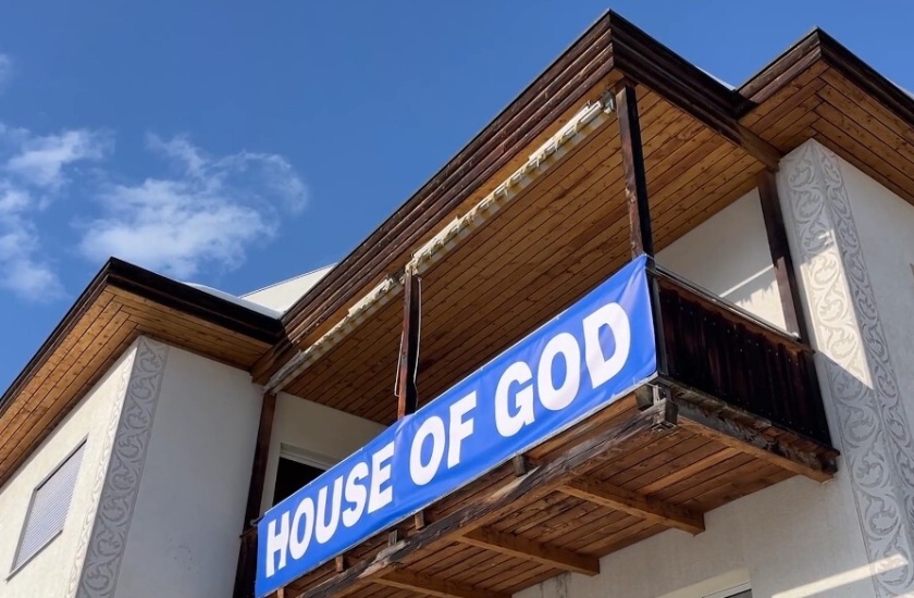 Free evangelical church in Davos rents its temple to the US delegation during WEF