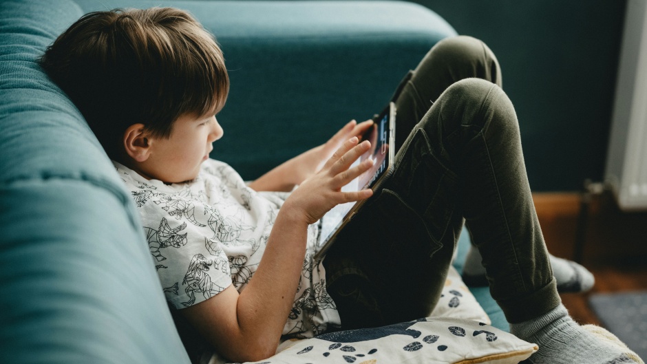 France and Spain move to ban social media for children under 16