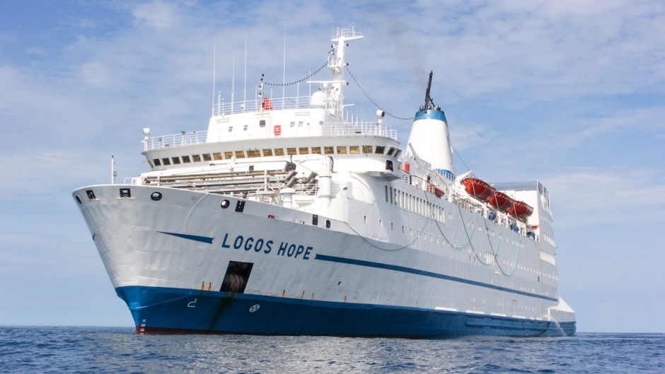 The floating Christian bookshop Logos Hope begins European tour in Malaga