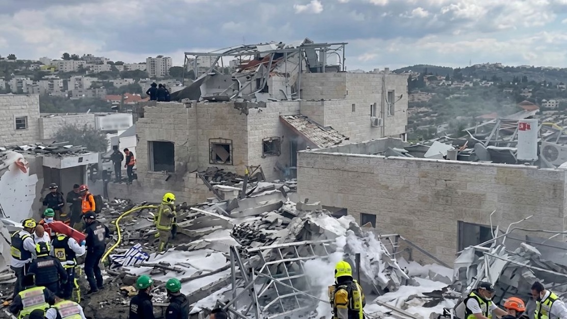Destruction after a missile strike near Jerusalem. Photo: AJN,