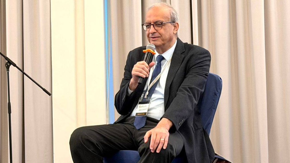 Botrus Mansour, secretary general of the World Evangelical Alliance, speaking at an evangelical event in Dubai, February 2026. / Photo: <a target="_blank" href="https://www.facebook.com/worldea">Facebook WEA</a>.,