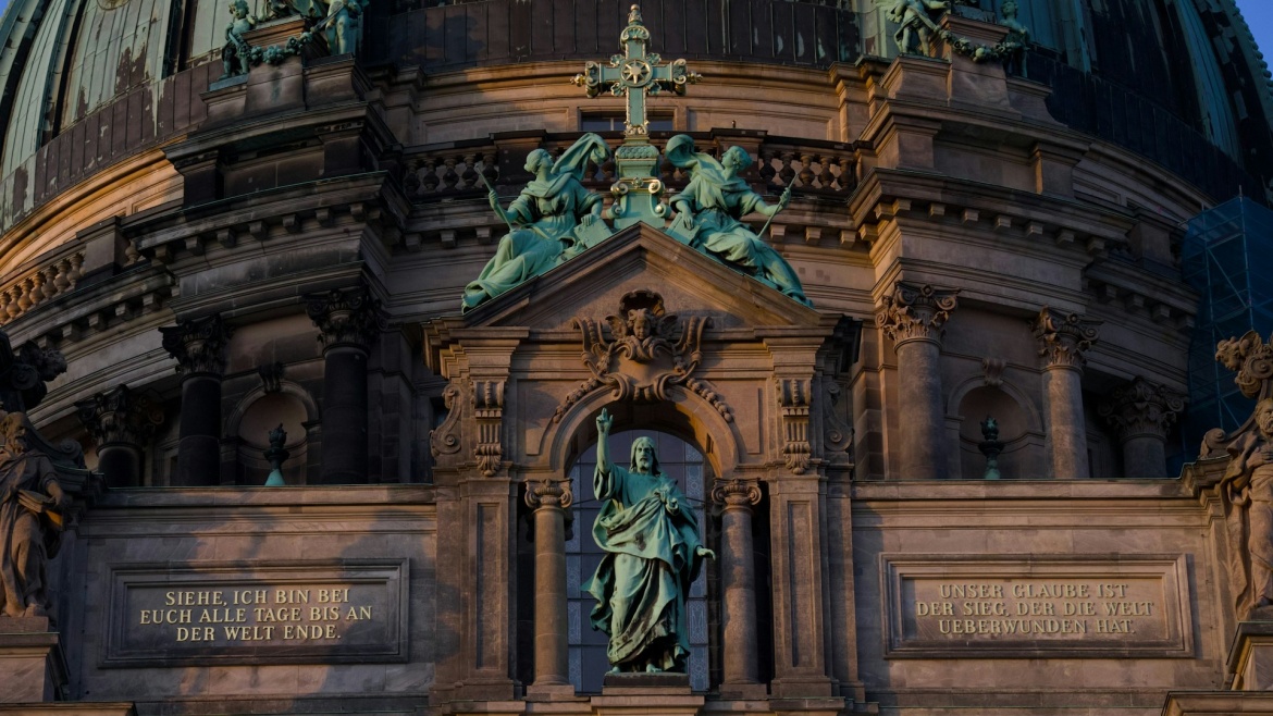 The Protestant Cathedral of Berlin, the Dom. / Photo: <a target="_blank" href="https://unsplash.com/photos/a-statue-adorns-the-top-of-the-dome-voYh58pBMoM">Dima</a>, Unsplash, CC0.,