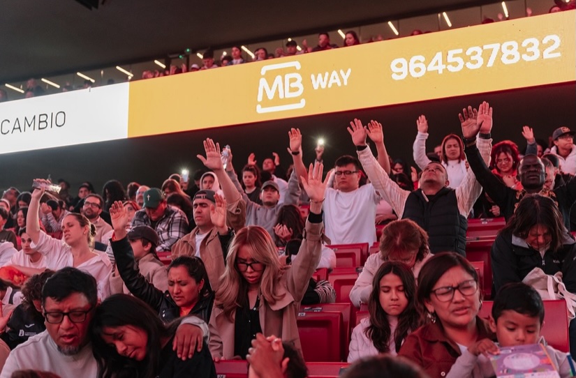 35,000 people praise Jesus at Atlético Madrid’s stadium for ‘The Change’