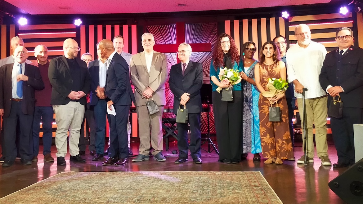Group photo with the outgoing and incoming boards of the Portuguese Evangelical Alliance.,