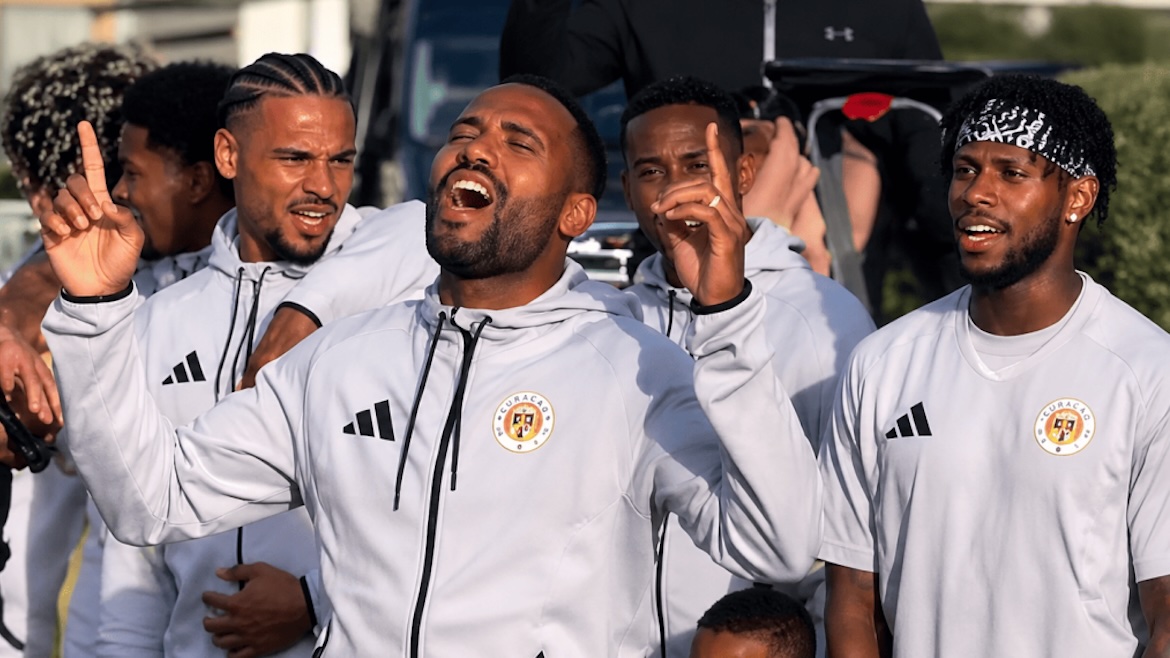 Curaçao national team players during worship. / Facebook Curaçao.,