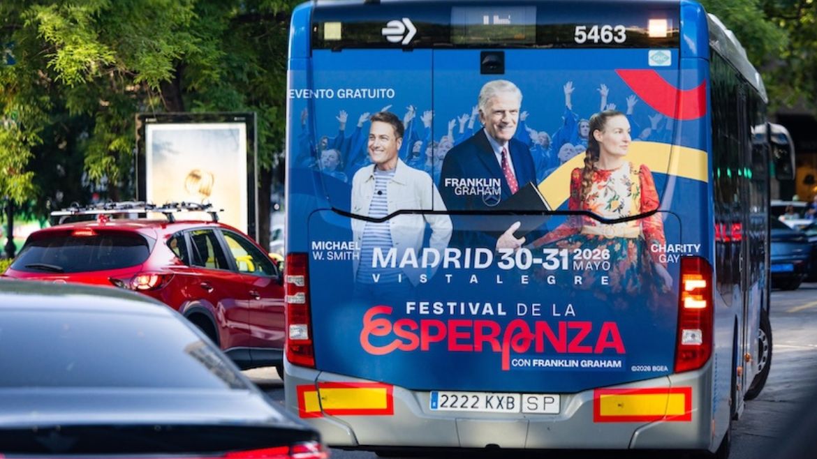 A bus featuring publicity for the Festival of Hope, which took place in Madrid on the last weekend of May. / <a target="_blank" href="https://billygraham.org/">BGEA</a>,