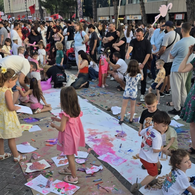 Albanians demand transparency from their leaders: “Corruption is driving young people to leave our country”