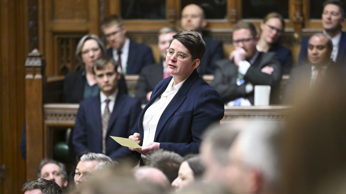 Olivia Bailey, the UK Minister for Equality, responsible for LGBT+ issues, during a session in the British Parliament in 2024. / Photo: <a target="_blank" href="https://www.flickr.com/photos/uk_parliament/54183300033/in/photolist-2qxZzoa-2regmKY-2rbHamS-2q7osFz-2q68G82-2q6f3in">Flickr House of Commons</a>.,