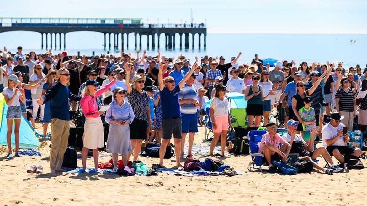 On the first Sunday, 1,200 people gathered on Bournemouth beach to watch the baptisms. / <a target="_blank" href="https://bcpchurchcollective.uk/">BCP Church Collective</a>,