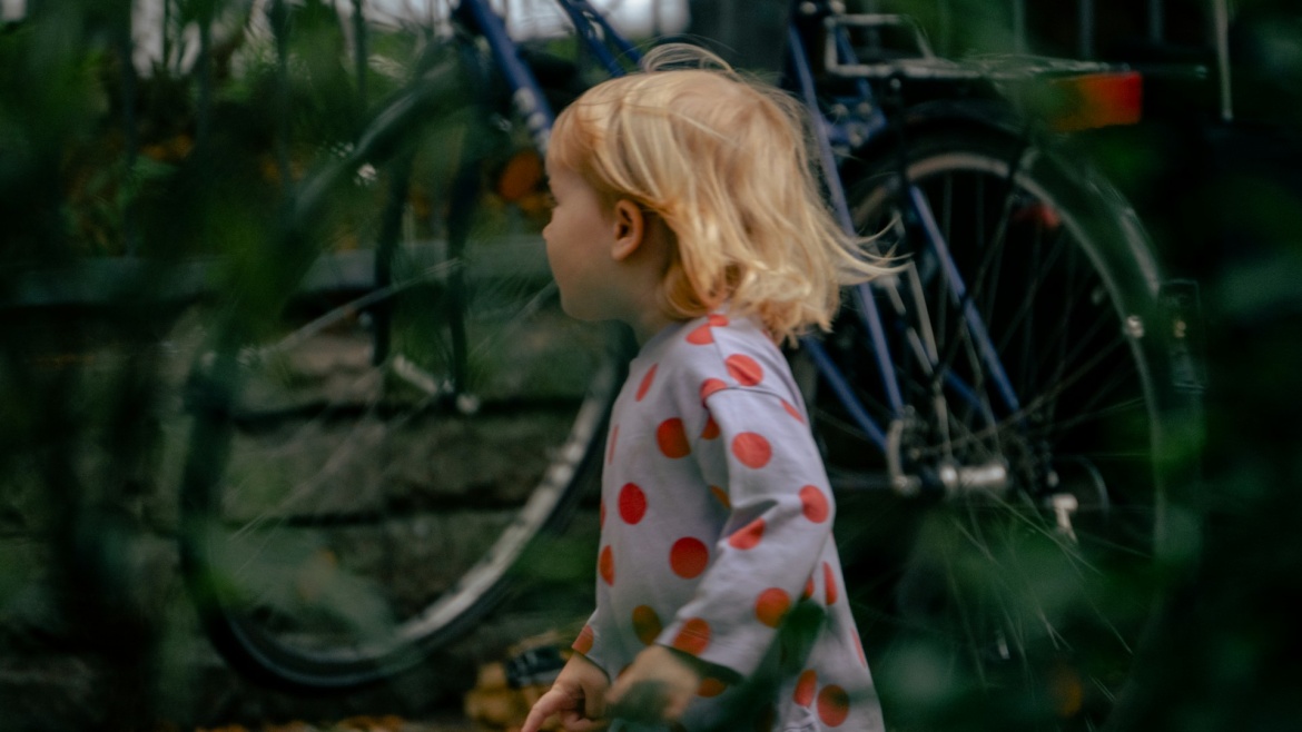 A child in Germany. / Photo: <a target="_blank" href="https://unsplash.com/@mushvig95">Mushvig Niftaliyev</a>, Unsplash, CC0.,