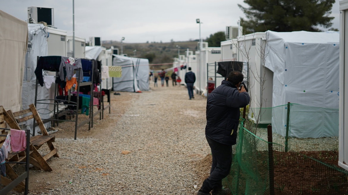 A refugee camp in Greece. / Photo: <a target="_blank" href="https://unsplash.com/es/@jricard"> Julie Ricard</a>, Unsplash CC0.,