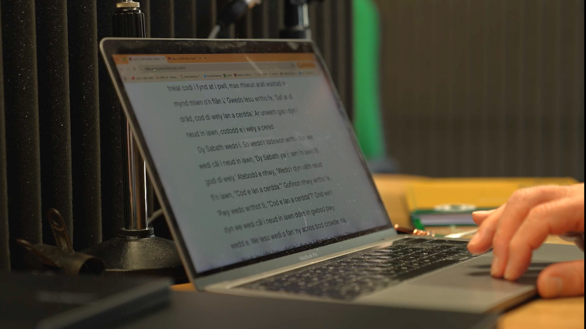 The Four Gospels in Pembrokeshire Welsh are now available in text and audio formats. / <a target="_blank" href="https://vimeo.com/user168932634">Screenshot Annibynwyr Cymraeg video</a>,