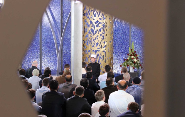 Germany debates official signposts for Islamic prayers