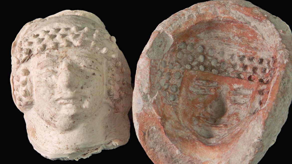The mold used to produce the face of the female figurine, alongside the reconstruction produced from it.  / <a target="_blank" href="https://www.iaa.org.il/en/">Emil Aladjem, IAA</a>.,