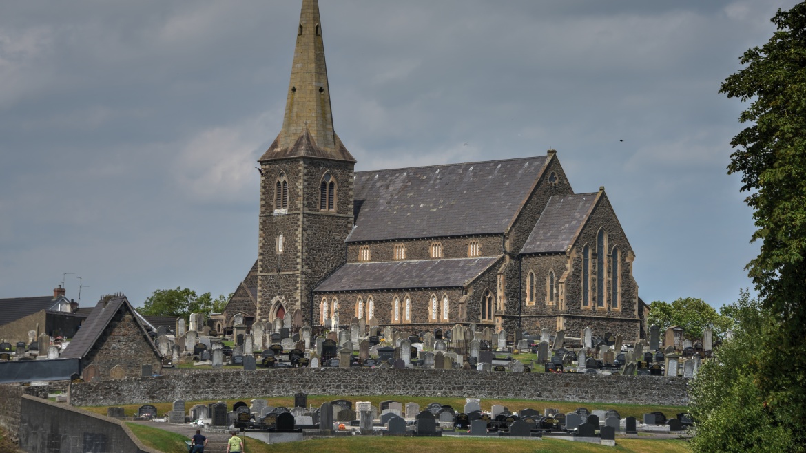 Drumcree Parish Church. / <a target="_blank" href="https://en.wikipedia.org/wiki/Drumcree_Church#/media/File:Drumcree_Church_2018-07-26_-_2.jpg">August Schwerdfeger </a>, Wikipedia.,