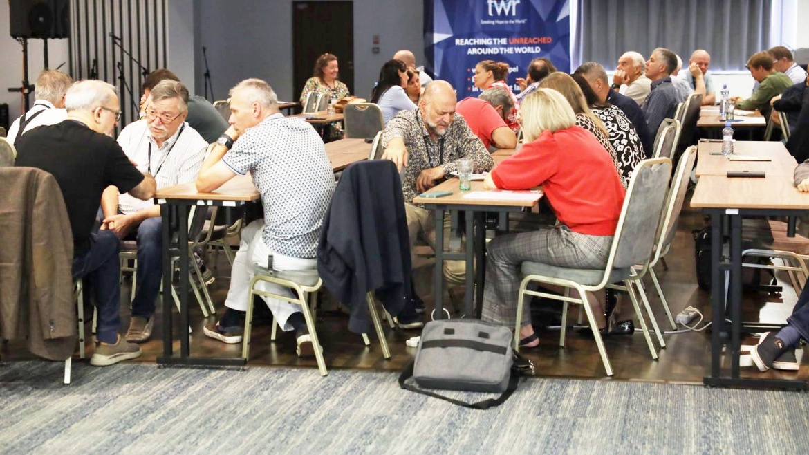 Prayer time at the TWR partner conference. / twr,