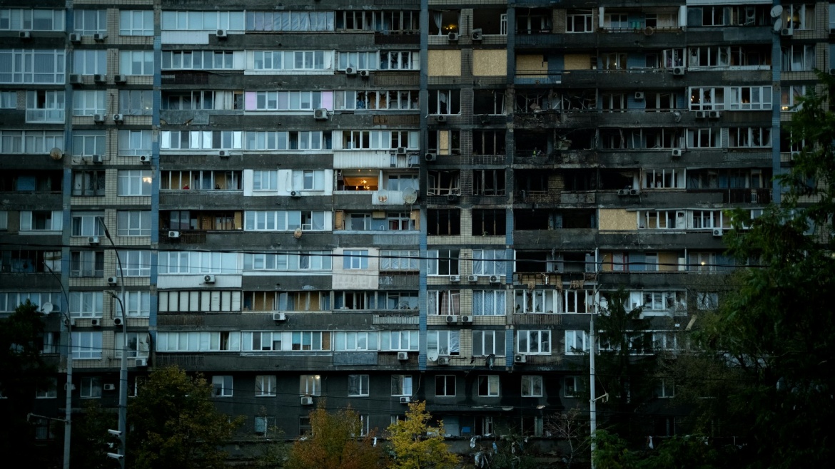 An apparment building in Kyiv, Ukraine, attacked by Russia. / Photo: <a target="_blank" href="https://unsplash.com/@eugenechystiakov">Eugene Chystiakov</a>, Unsplash, CC0.,