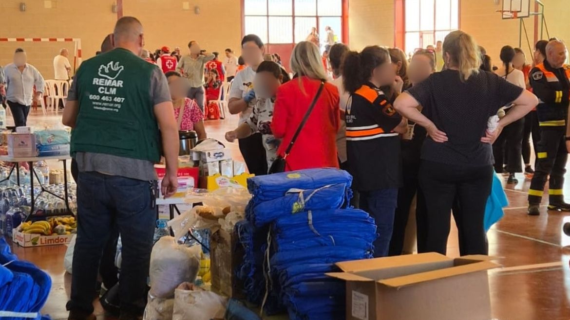 Uno de los pabellones en Urda, recibiendo a familiares de las víctimas del accidente. / SOS Remar,